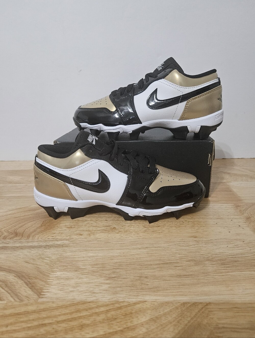Nike Jordan 1 Low Cleat GS Patent Gold